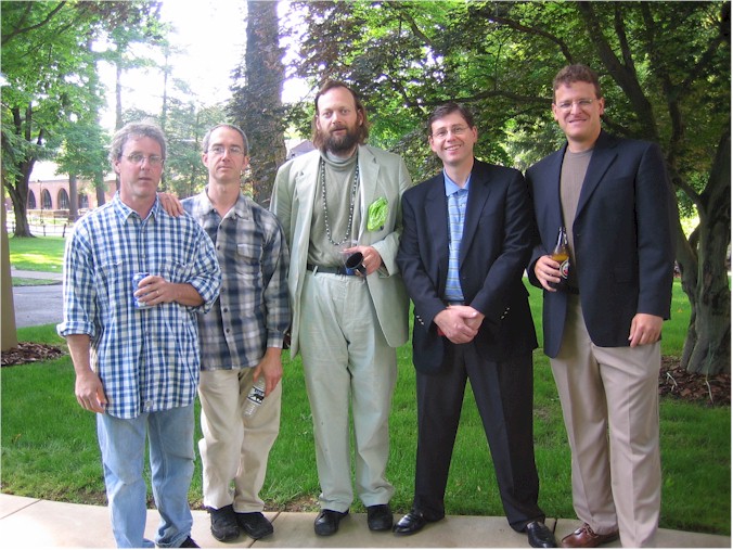 WhoIsTheDweebInTheMiddle.jpg (133213 bytes)
